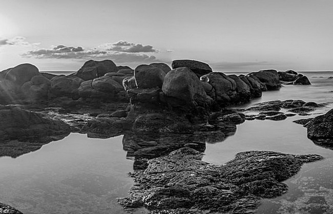 Panorama de la plage rocheuse d'Albion à l'île Maurice